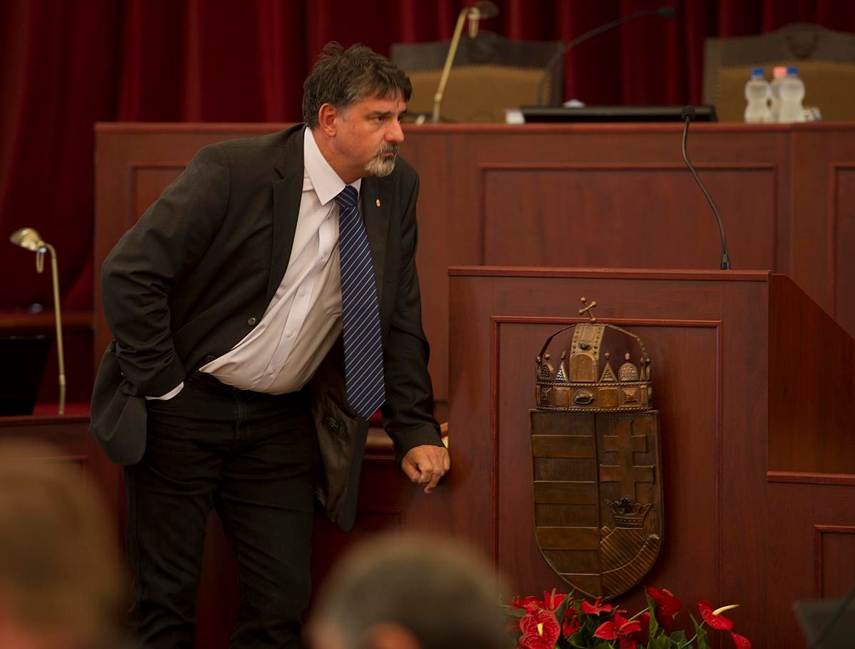 Távozik egy fideszes képviselő a parlamentből