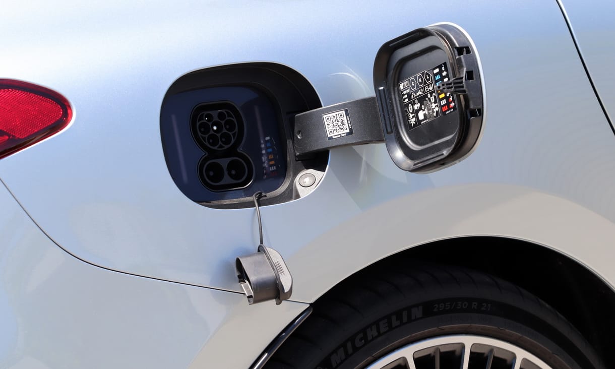 850 kilométeres hatótávval támadhat a kecskeméti Mercedes új elektromos verziója