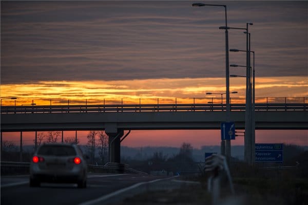 33 milliárdal több útdíjat szedett be az állam