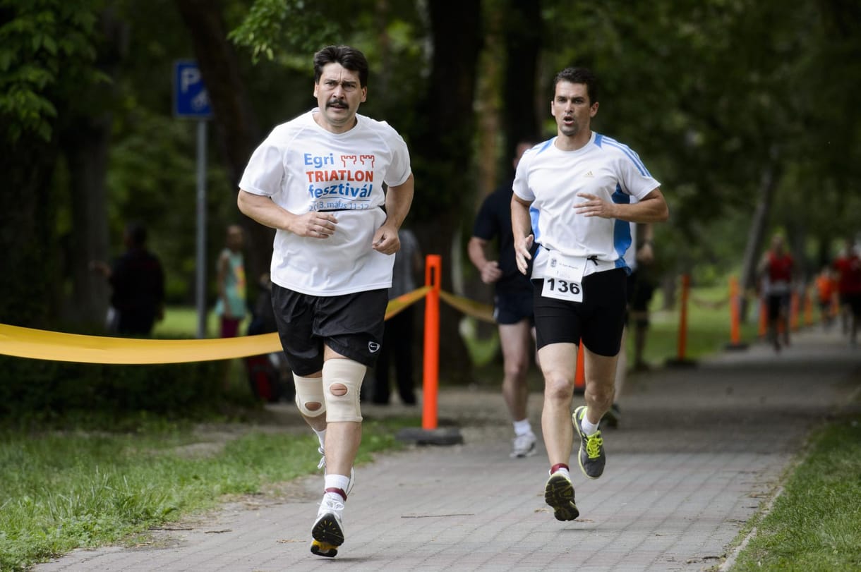 Fotó: szaladt egyet Egerben Áder János