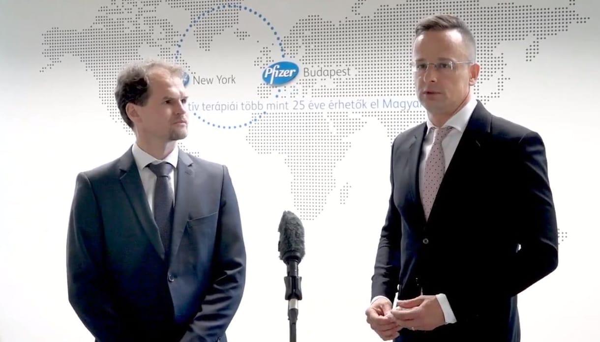 Szijjártó: A második negyedévben 4,6 millió vakcinát hoz a Pfizer Magyarországra