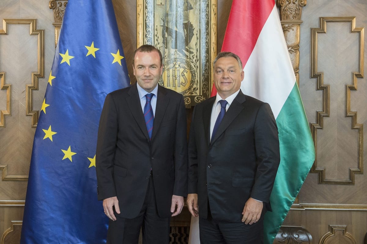 Egyértelmű üzenetet küldött Orbánnak a néppárti frakcióvezető