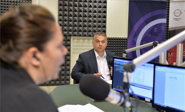 Orbán: A rossz európai politika gerjeszti a bevándorlási hullámot
