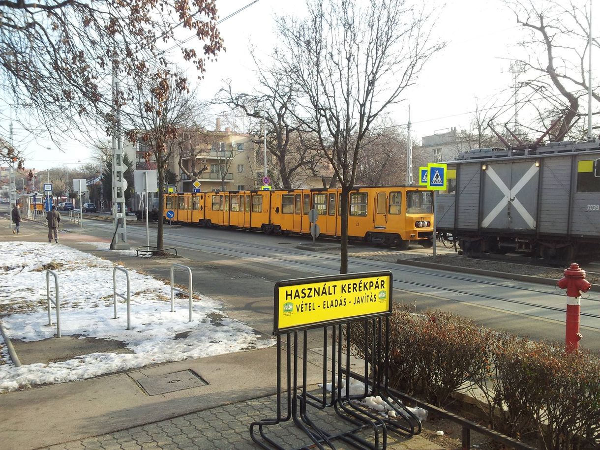 Nem tévedés: a 3-as villamos vonalán gördült végig a földalatti Zuglóban – fotók