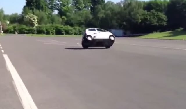 A világ legolcsóbb kocsija, a legveszélyesebb is?