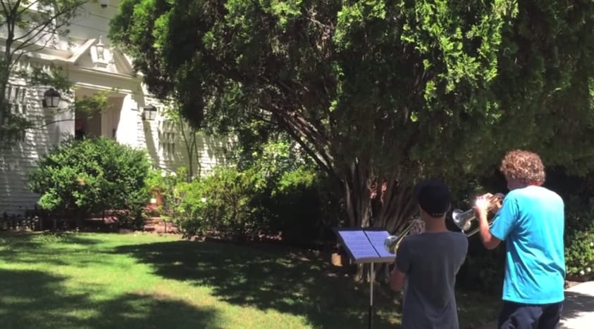 Ez történik, ha John Williams háza előtt eljátsszák a Star Wars zenéjét – videó