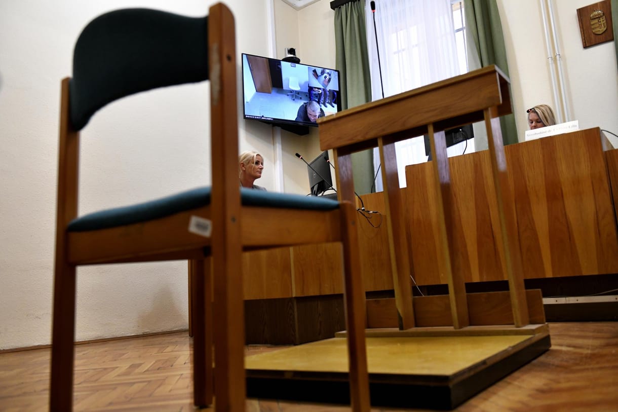 Újra felmentették a bíróság elé állított pécsi hajléktalant, a rendőrség fellebbezett – videó