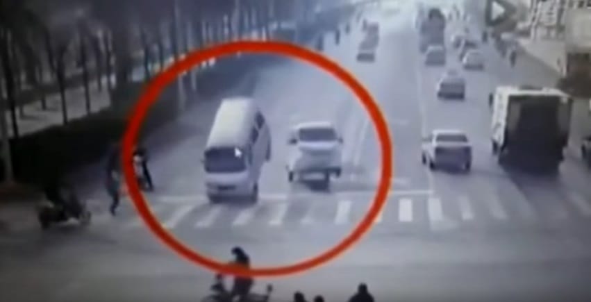 Vádat emeltek a rendőrségi adatokkal kereskedő főtiszt ellen