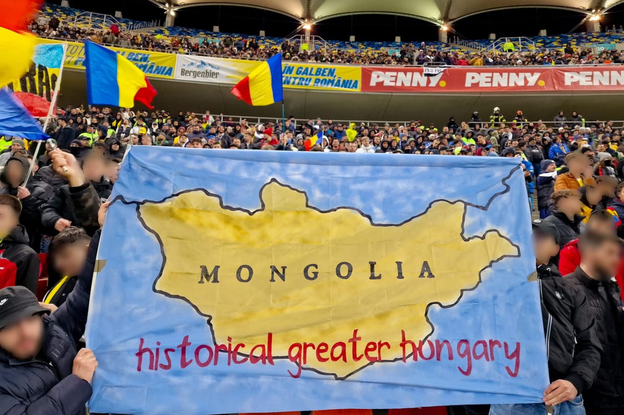 „Mongólia = történelmi Nagy-Magyarország” – magyaroknak szóló molinó bukkant fel a román-fehérorosz meccsen