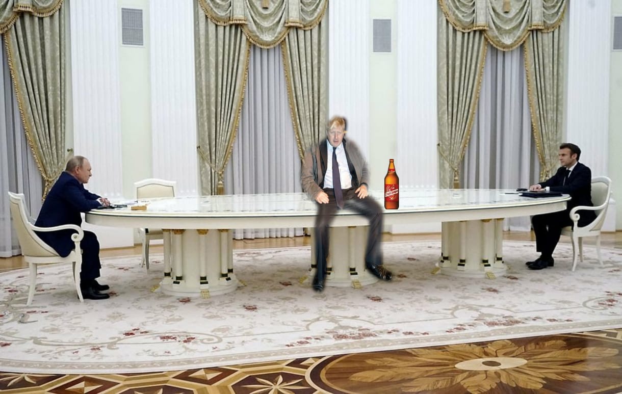 Putyin hosszú asztala beindította a mémgyárat