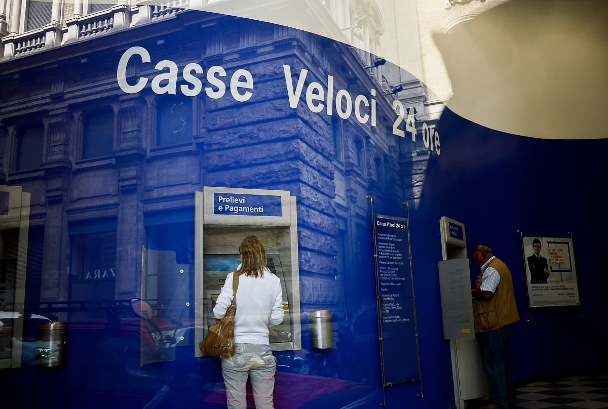 Tízmilliárdokat veszünk ki külföldi automatákból