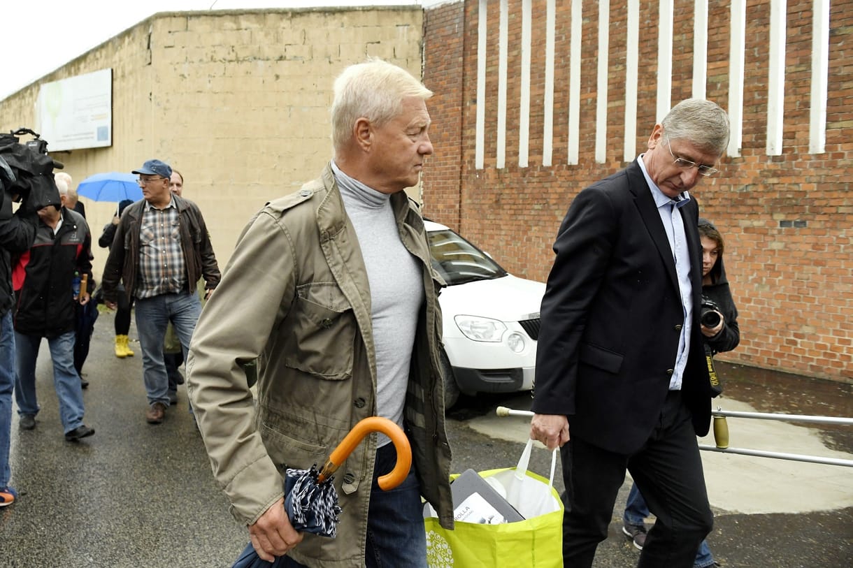 Gyurcsány vitte Császy Zsolt cuccát a börtönbe – galéria