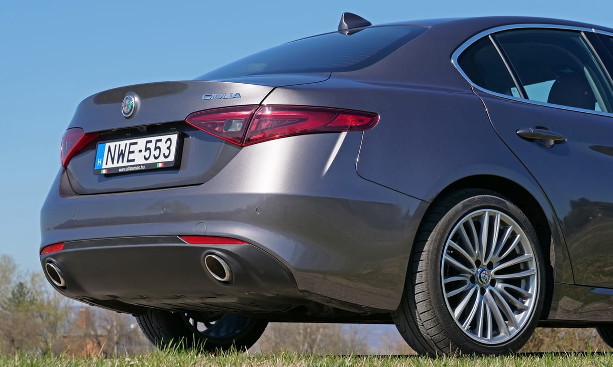 Az autó, amivel nem akarunk megérkezni – Alfa Romeo Giulia-teszt