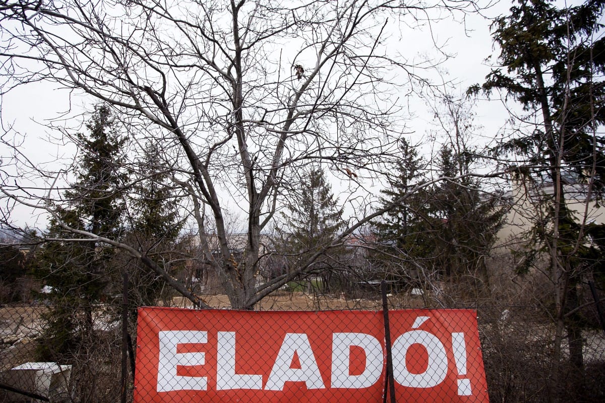 Kartellt szimatol a versenyhivatal ingatlanos cégeknél