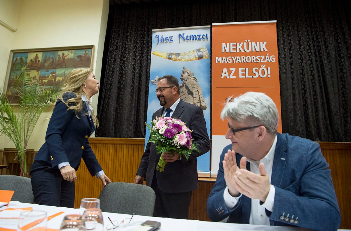 Pócs János már ott tart, hogy arabokkal kampányol