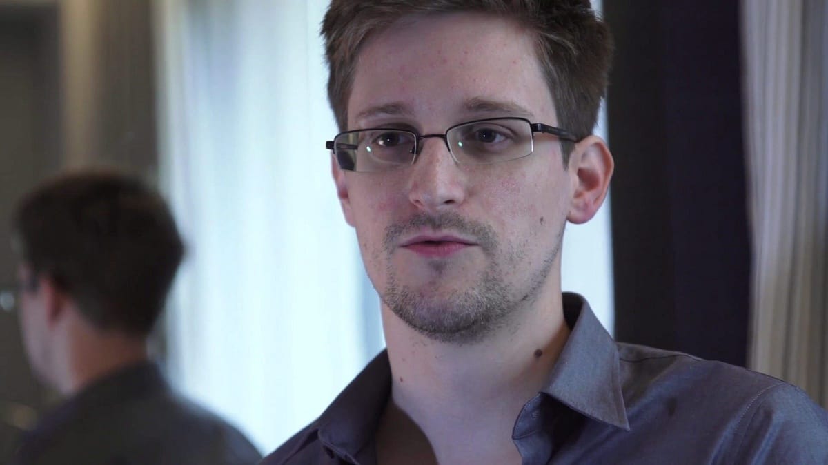 Putyin: Snowden a moszvai reptér tranzitjában van, nem adjuk ki
