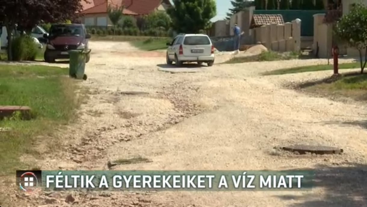 Rossz a víz, és út sincs a néhány éve épült lakóparkban Szomódon