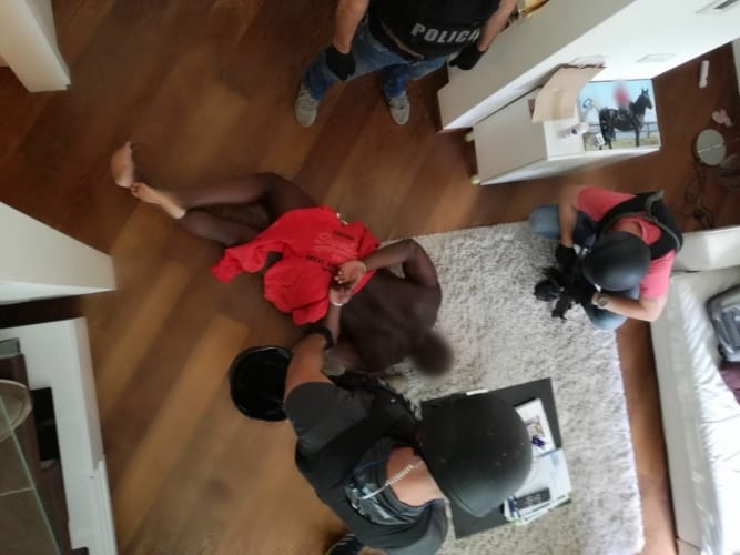 Nálunk bujkált a svéd ingatlancsaló, meztelenül kapták el