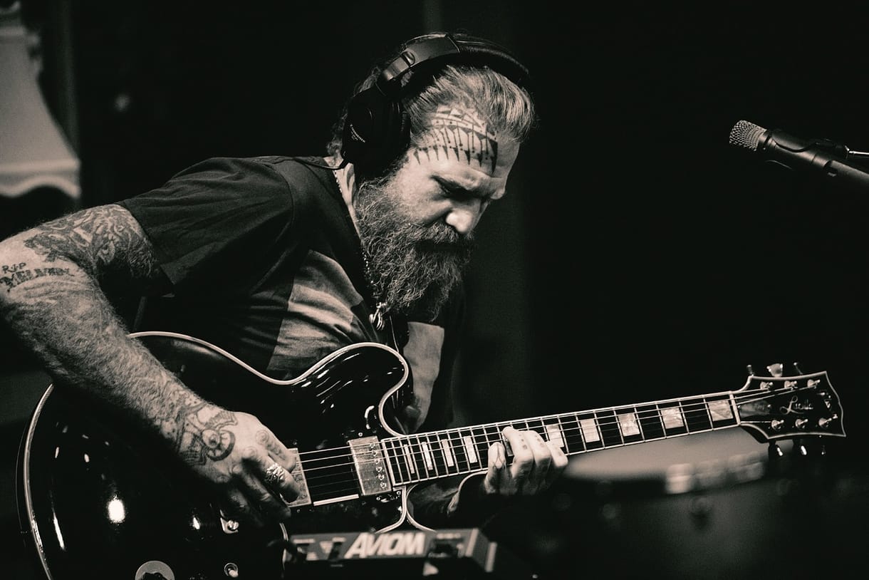Balesetben meghalt a Mastodon együttes alapító énekes-gitárosa