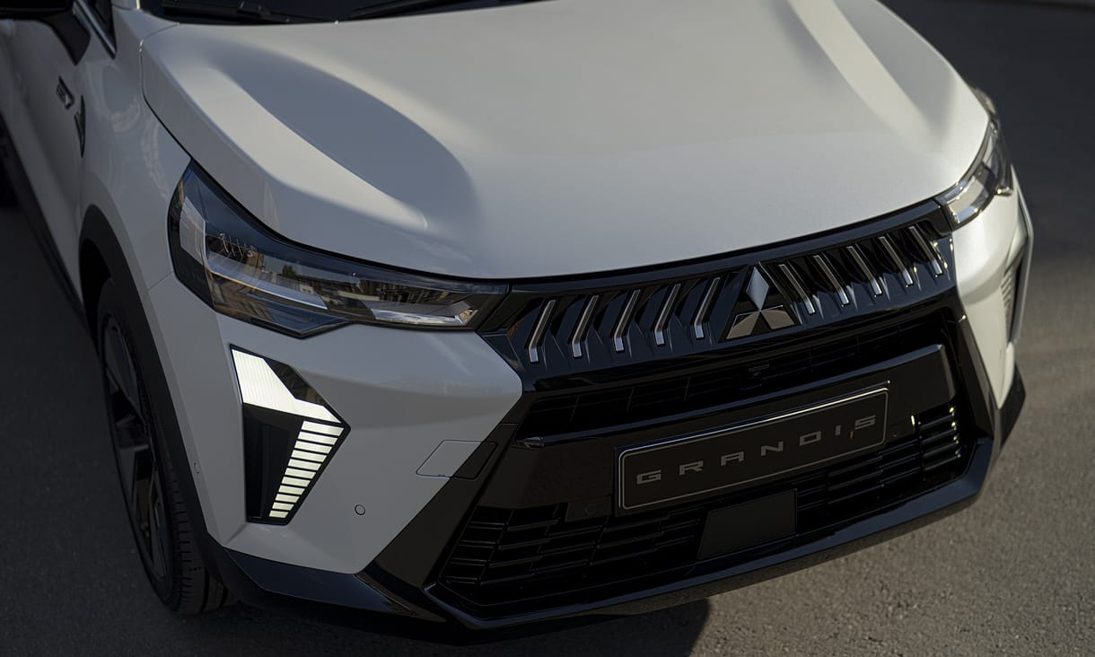Itt a vadonatúj Mitsubishi Grandis, ami ismét egy átmaszkolt Renault