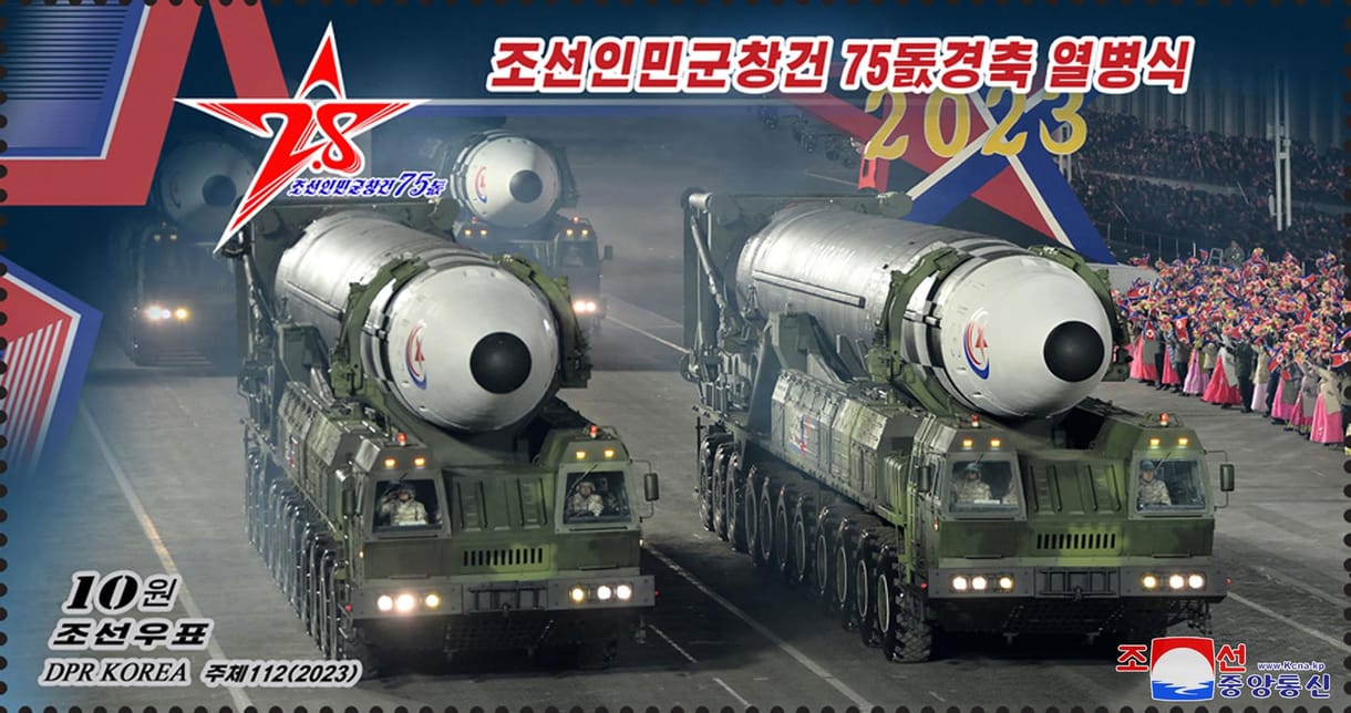 Észak-Korea kilőtt két ballisztikus rakétát, egy nappal egy amerikai hadihajó érkezése előtt