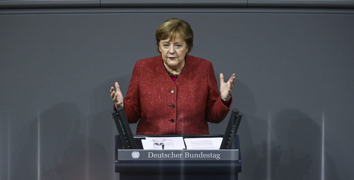 Merkel drámai beszédben jelentette be, hogy kemény zárlatra kell készülni Németországban
