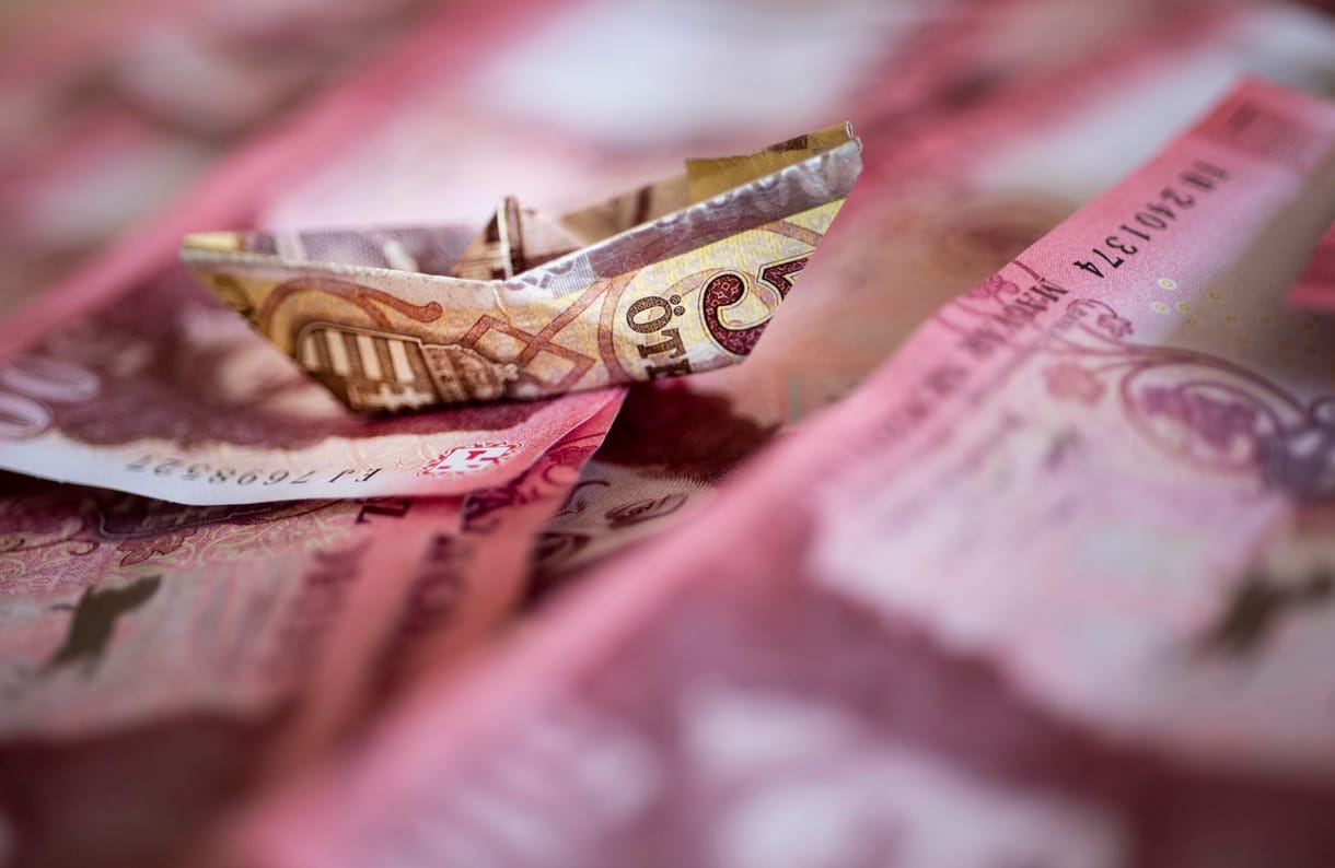 Gyengült a forint péntek reggelre