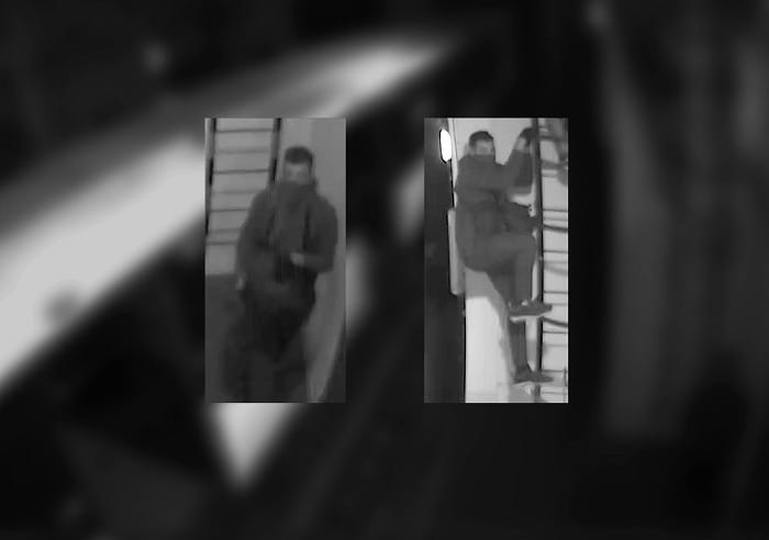Felvette a kamera, ahogy bemásztak a remízbe összefújni két metrókocsit