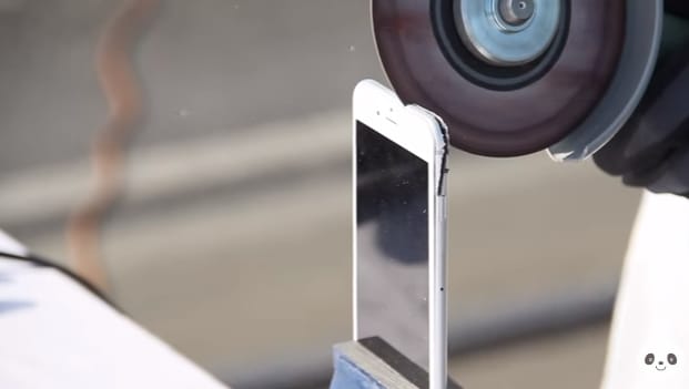 Csak erős idegzetűeknek: iPhone 7-essé operálnak egy iPhone 6s-t