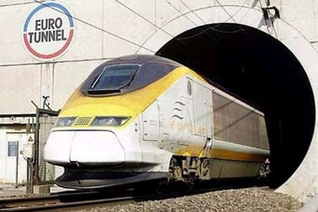 Nyolc kilométeres a teherautósor a Csatorna-alagút brit bejárata előtt