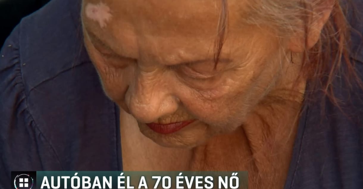 Hetek óta egy autóban lakik egy idős nő Nyíregyházán