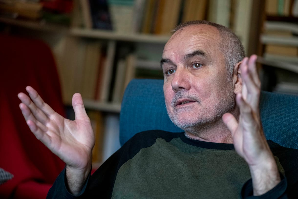 Darvasi László: „Ez rafinált autokrácia, aminek a pónilova elég sebesen a diktatúra felé üget”