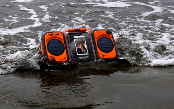 Többszörösen vízálló boom box a nyári túrákra
