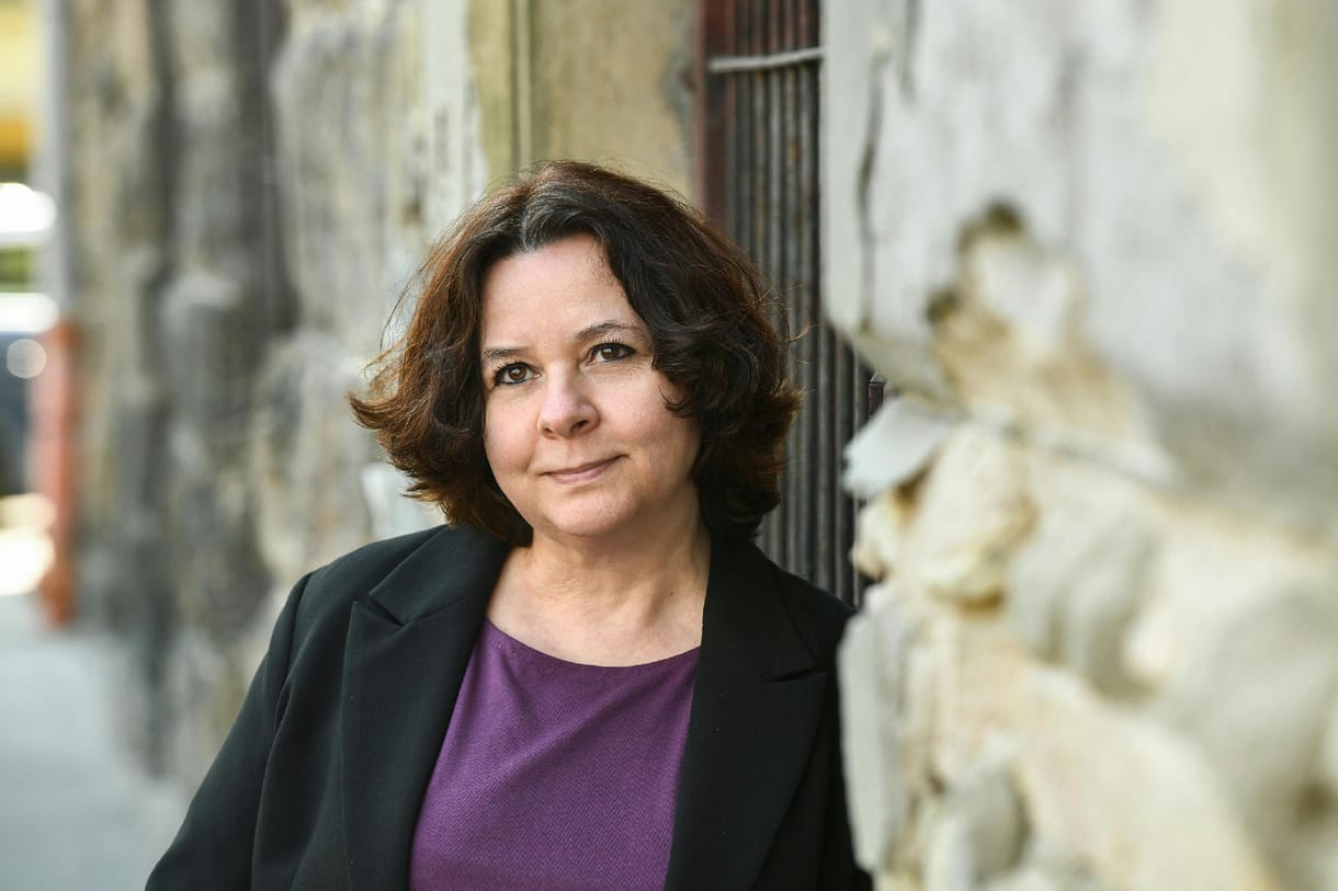 Háborúban sem hallgatnak, sőt ordítanak a  Erdős Virág múzsái