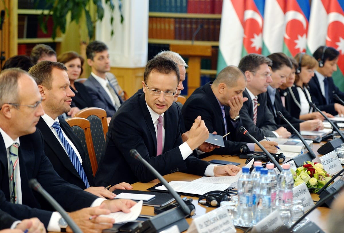 Szijjártó vízumkönnyítéssel kedveskedik az azerieknek