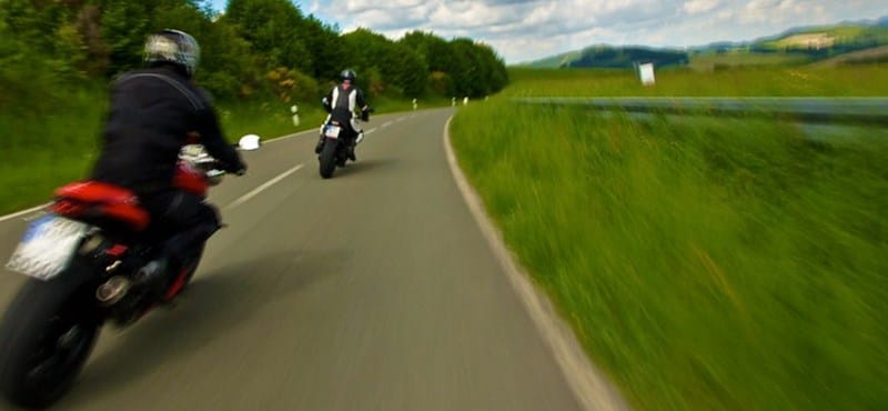 Meghalt egy motoros a 65-ös főúton