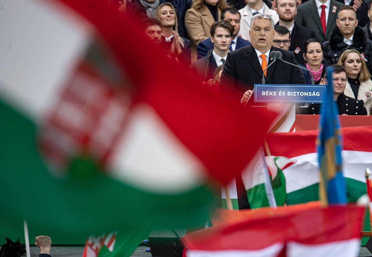 Nemzetközi lapszemle: Orbán Viktor lavírozik, de ráéghet a Putyin-pártiság bélyege