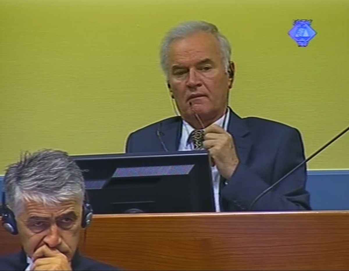 Mladic rosszul lett, elhalasztották a pert