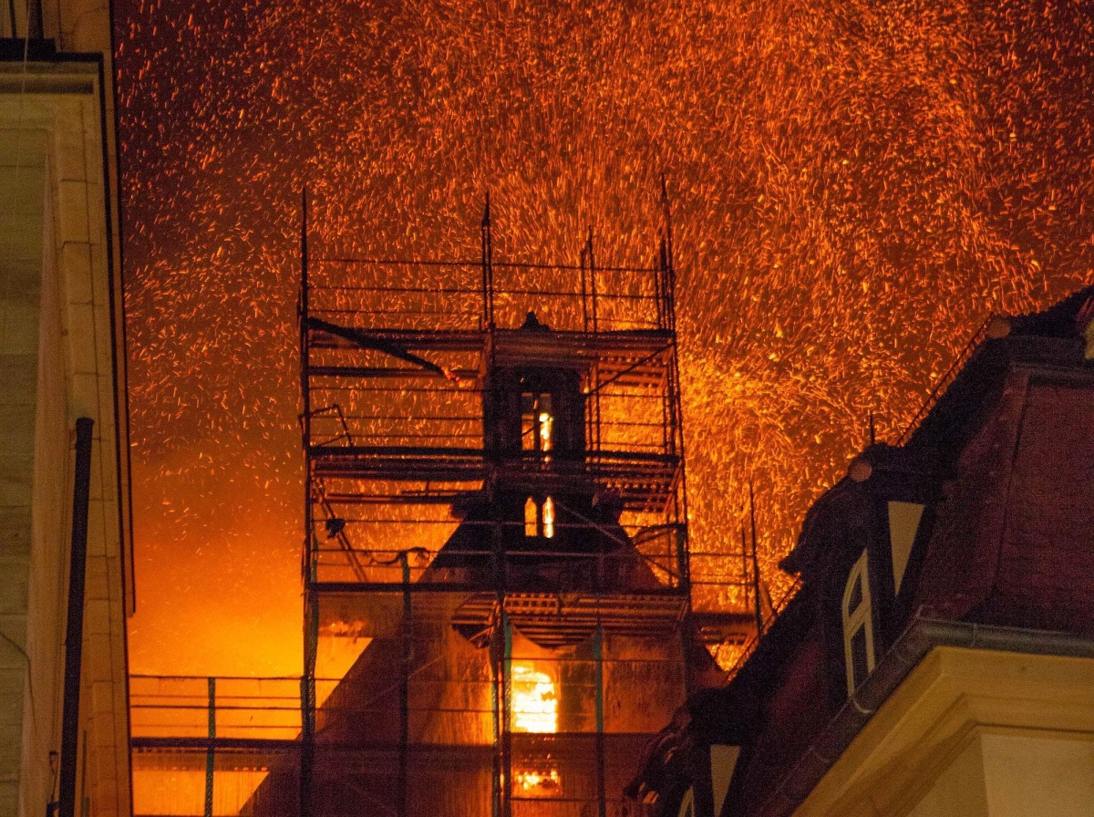 Lángolt a hatszáz éves nürnbergi templom – fotó