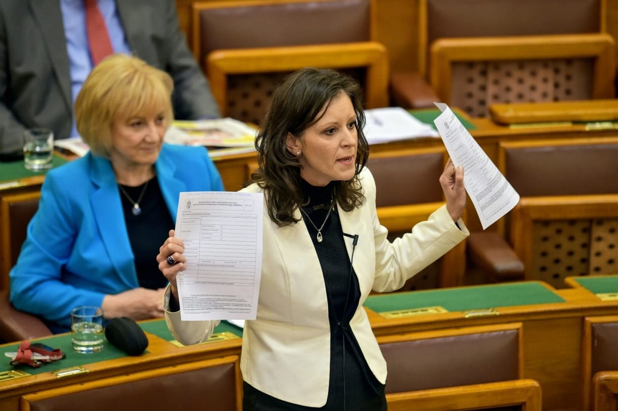 Videó: Lezsák egyszerűen lekapcsolta Szél Bernadettet a felszólalása közepén
