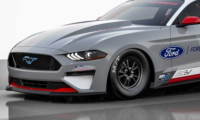 1400 lóerős elektromos gyorsulási autó lett a Ford Mustangból