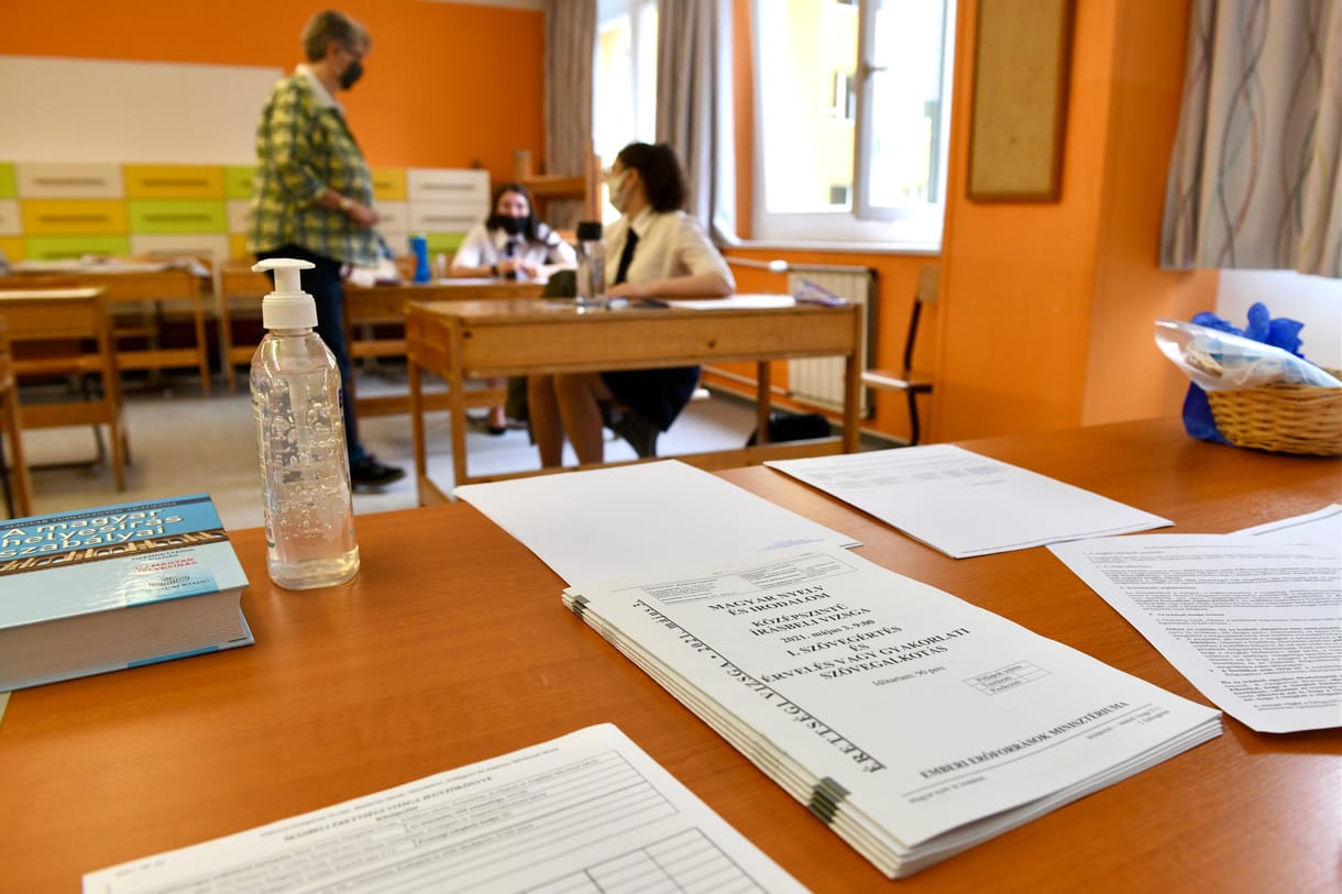 Kilenc órai iskolakezdésért és magasabb pedagógusbérekért kampányol egy diákmozgalom