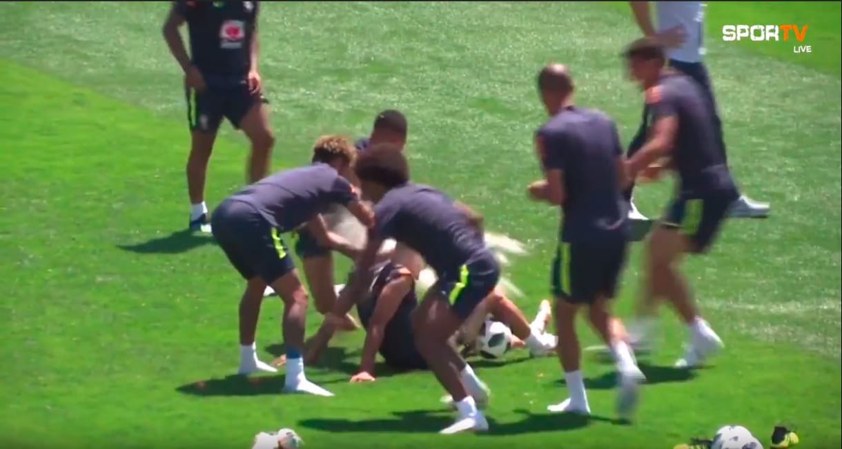 Úgy senki nem ünnepel szülinapot, ahogy Neymarék tették Coutinhóval – videó
