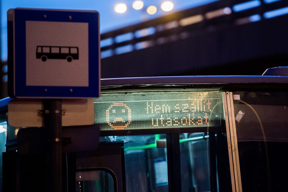 Sarokba szorult a BKV és a BKK a 2016-os reklámtender miatt
