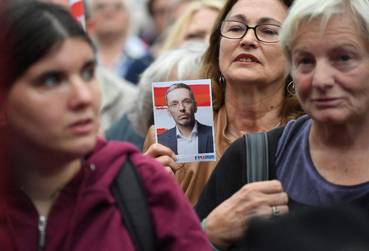 Az osztrák szélsőjobb a hatalomba készül, és már egy koalíció vezető erejeként