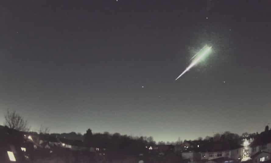 Beszakította a ház tetejét egy kő – kiderült, hogy egy 4,6 milliárd éves meteorit, ami a Naprendszerrel együtt születhetett