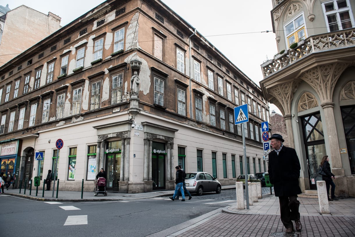 Lábfejét törte a reklamáló vásárló, amikor kirakták a Király utcai kebabostól