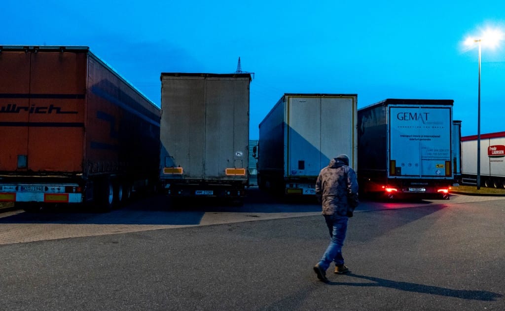 Kamionost faragnának a gyári dolgozókból a sofőrhiány miatt a Renault-nál