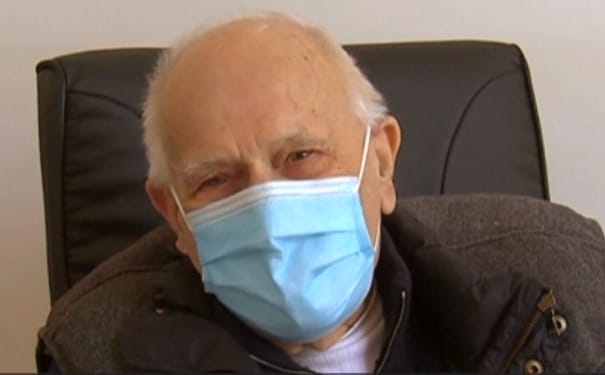 98 évesen, a járvány alatt is dolgozik Franciaország legidősebb orvosa