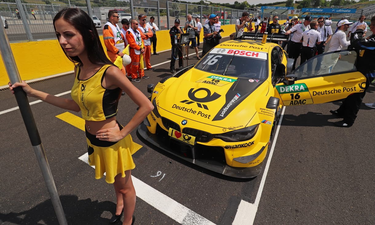 Hatalmas szárnyak, hangos motorok, gyönyörű hölgyek - ilyen a magyar DTM futam, mutatjuk